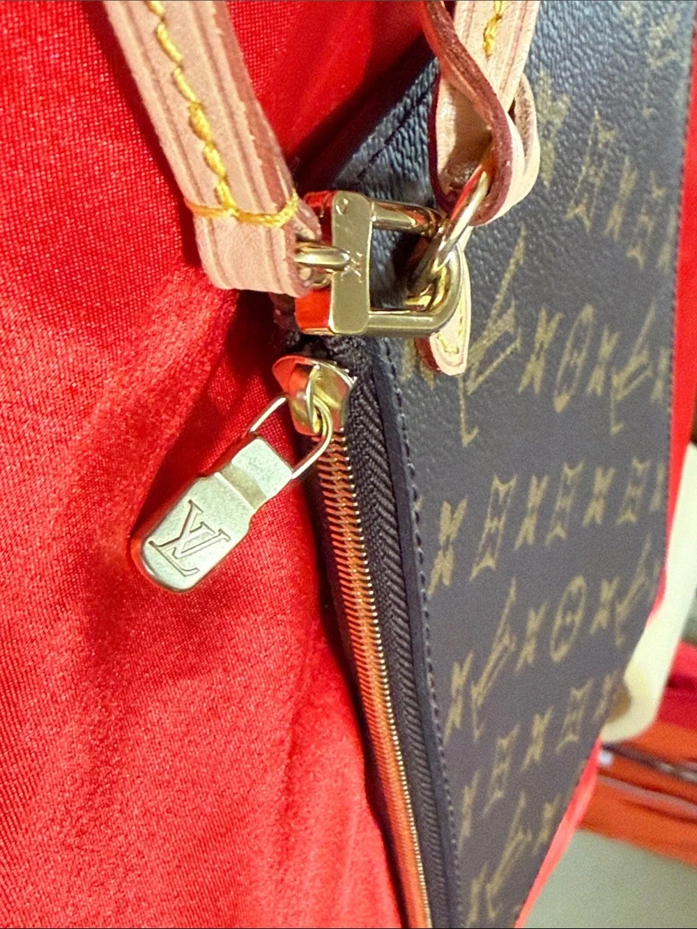 WOW POSHMARK Authentic Louis Vuitton Neverfull Monogram Pochette NWOT